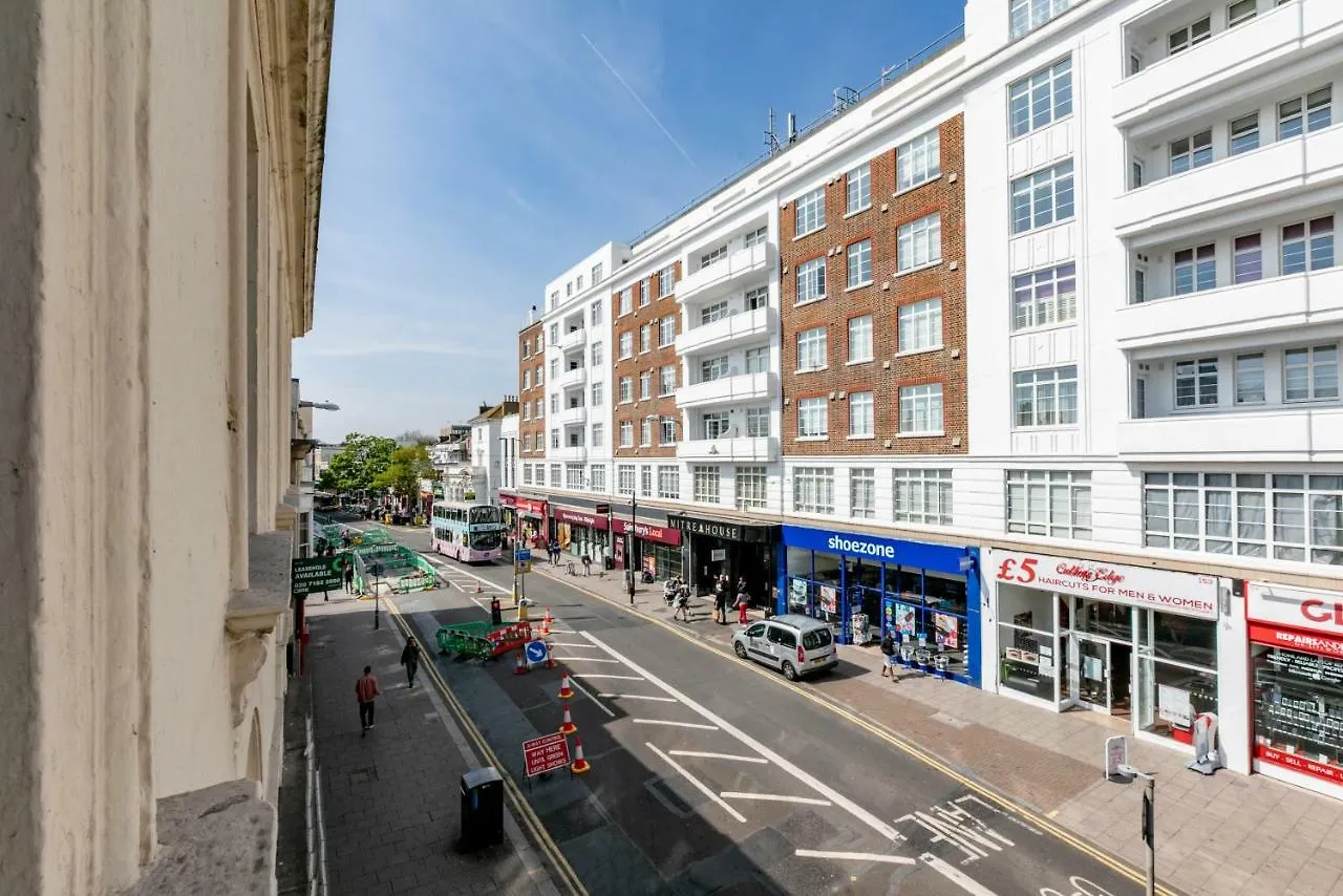 Central-Few Steps From Brighton Beach公寓